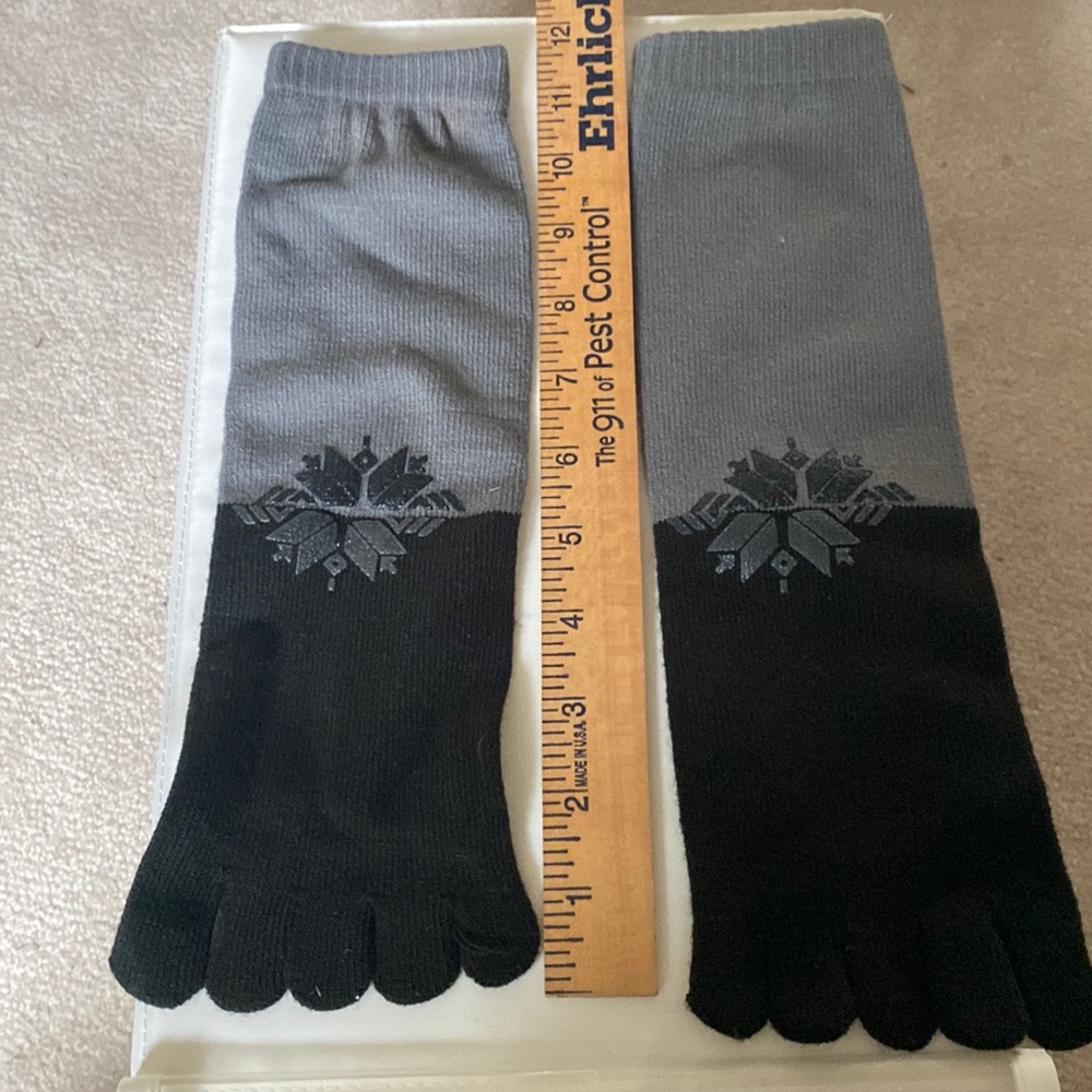NWOT Black/Gray Toe Socks